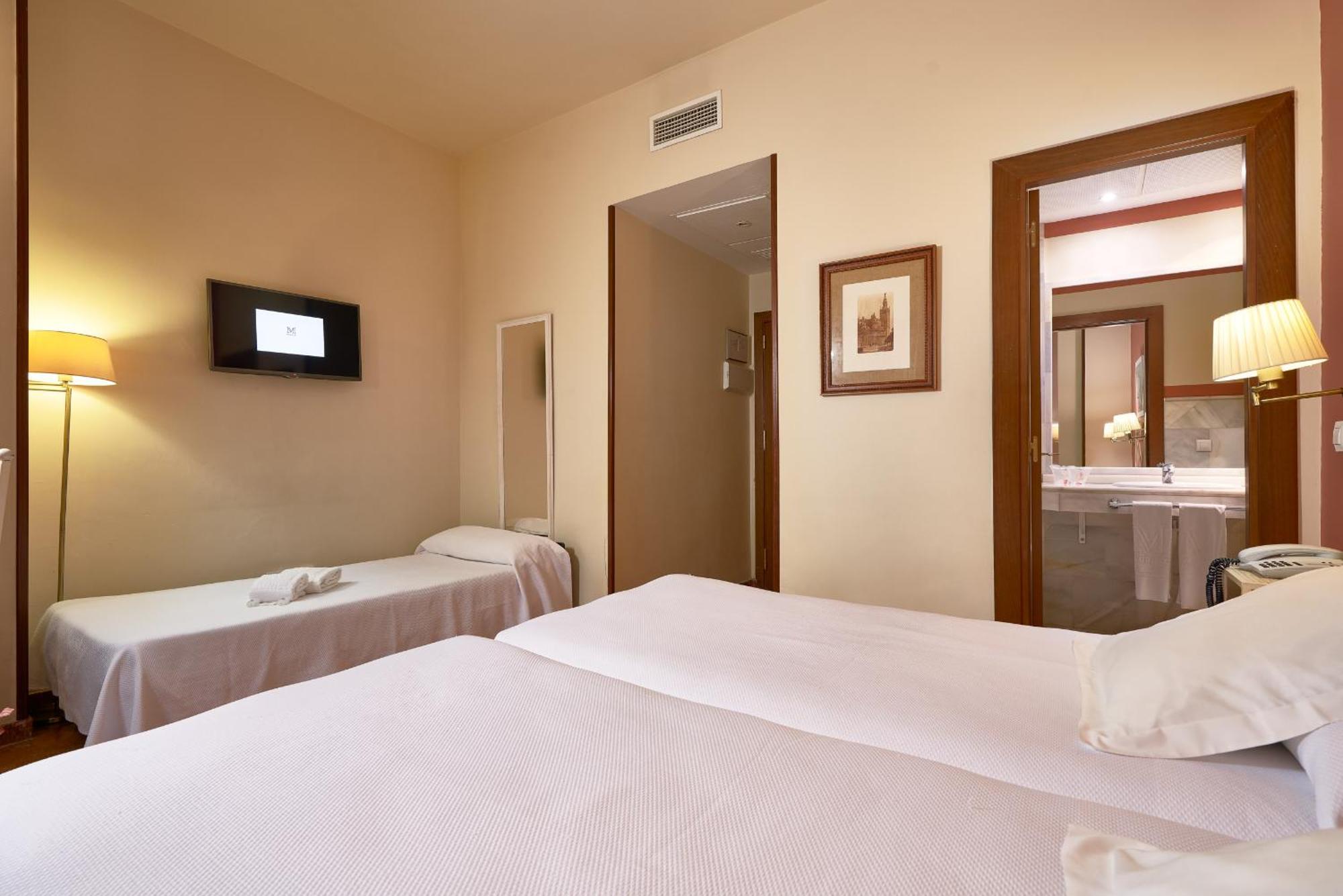 Double Room with Extra Bed (3 Adults),1011312085:JPEG
