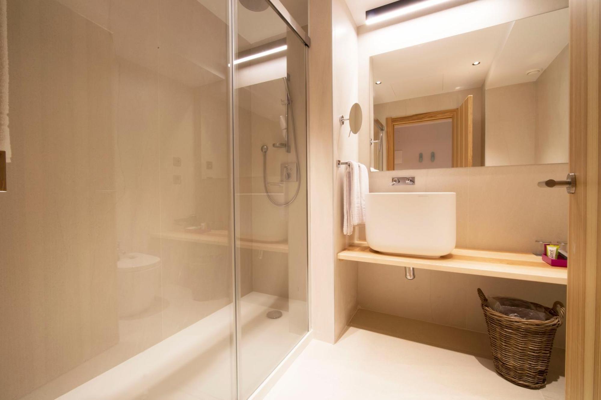 Double Room,1207677211:JPEG