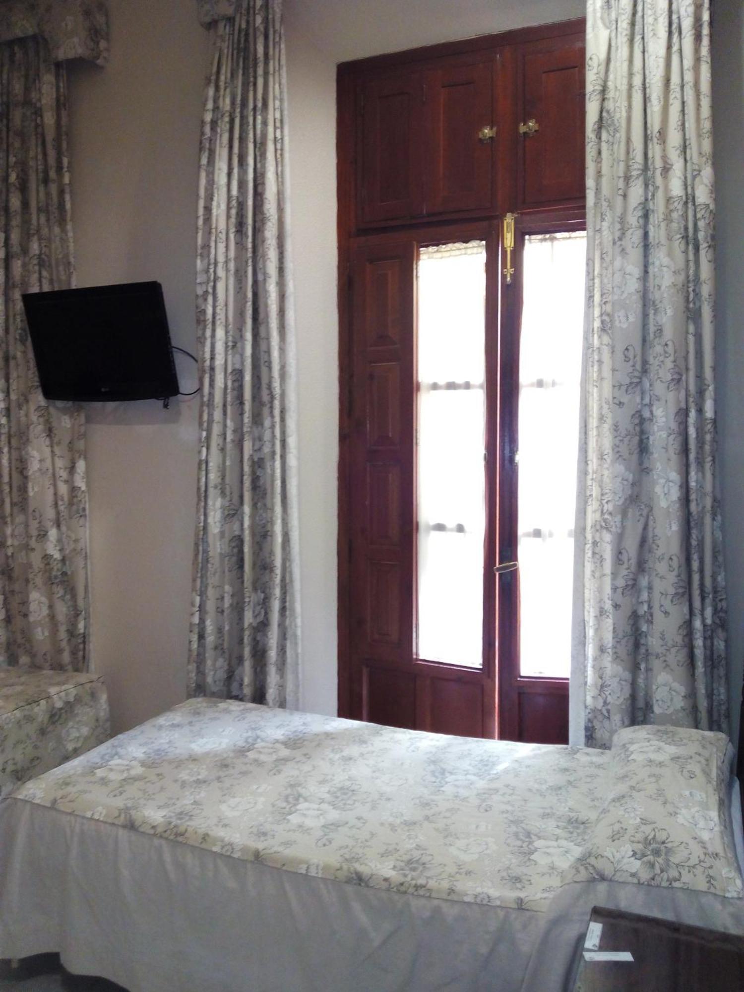 Quadruple Room,701650330:JPEG