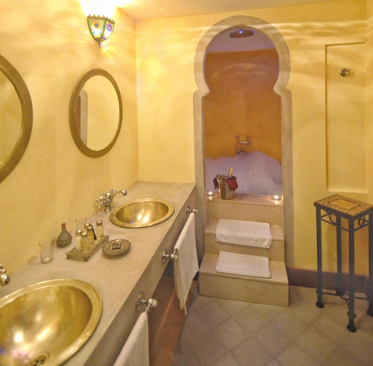 Queen Suite Spa Bath,744039697:JPEG